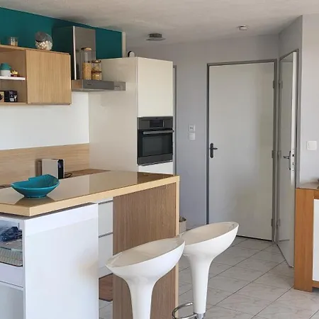 Front De Et Terrasse Appartement *